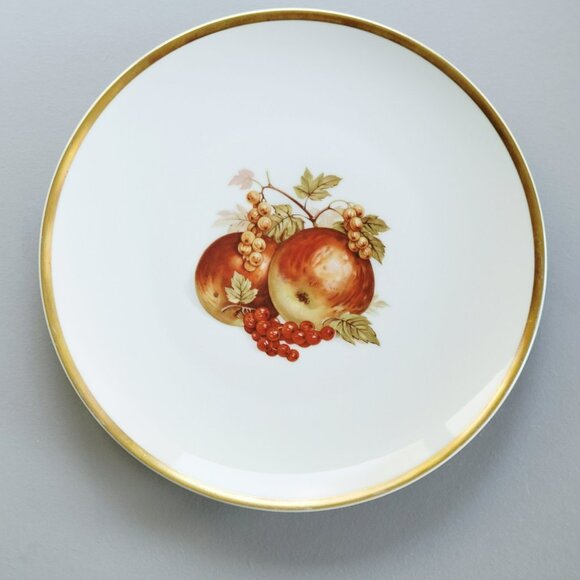 Vintage PM Jaeger & Co. Harvest Dinner Plate, Red Apple & Berry, Heavy Gold Trim - Picture 1 of 10